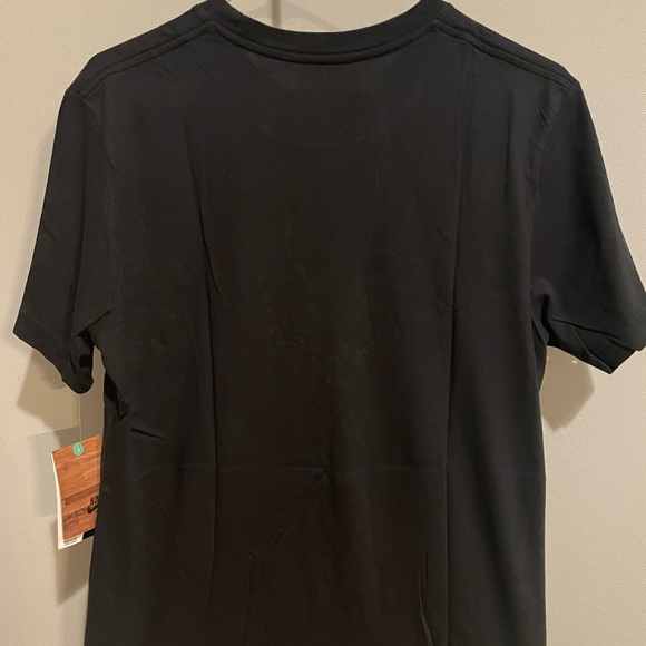 BNWT Nike Sportswear Never Run Shirt MEDIUM - Picture 2 of 3